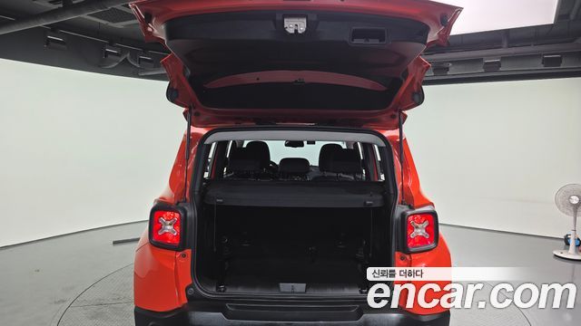 Jeep Renegade 2.4 Longitude 2017 — фото 20