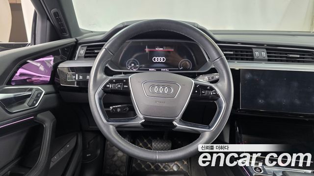 Audi e-tron 55 Quattro 2022 — фото 12