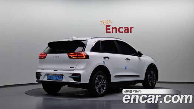 Kia Niro EV Noblesse 2022 — фото 2