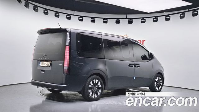 Hyundai Staria 4WD Lounge 9-Seater Prestige 2022 — фото 2
