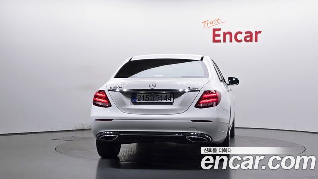Mercedes-Benz E-Class (W213) E220d 4MATIC Exclusive 2019 — фото 4