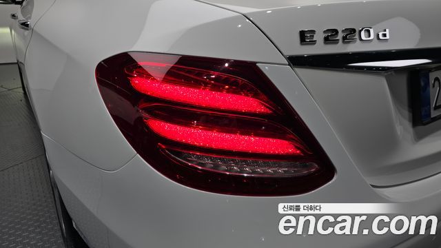 Mercedes-Benz E-Class (W213) E220d 4MATIC Exclusive 2019 — фото 23