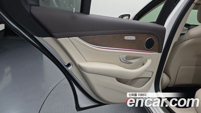 Mercedes-Benz E-Class (W213) E220d 4MATIC Exclusive 2019 — фото 25