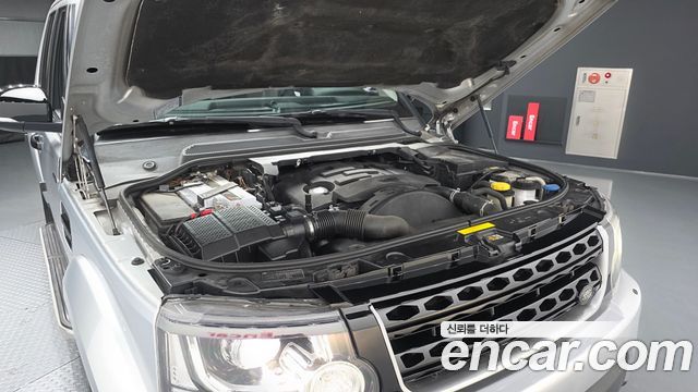 Land Rover Discovery 4 3.0 SDV6 SE 2014 — фото 6