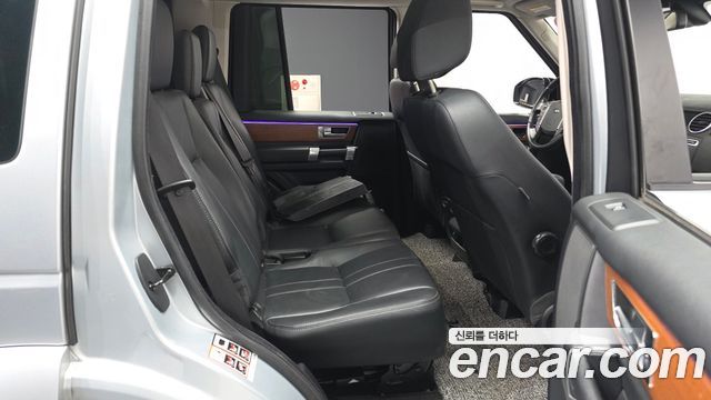 Land Rover Discovery 4 3.0 SDV6 SE 2014 — фото 12