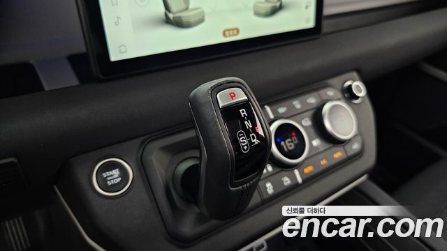 Land Rover Defender (L663) 110 P300 X-Dynamic SE 2023 — фото 9