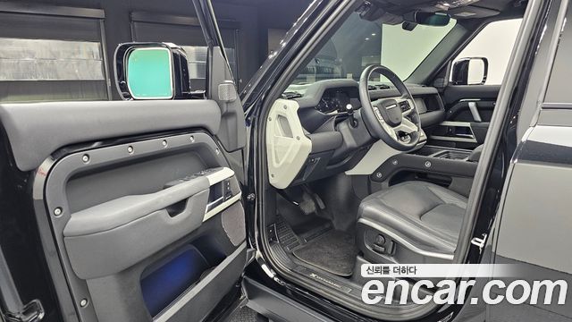 Land Rover Defender (L663) 110 P300 X-Dynamic SE 2023 — фото 10