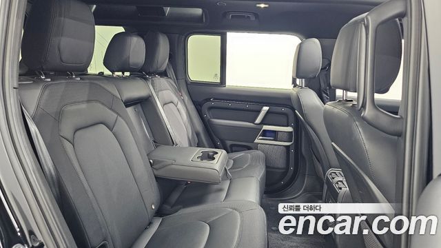Land Rover Defender (L663) 110 P300 X-Dynamic SE 2023 — фото 16