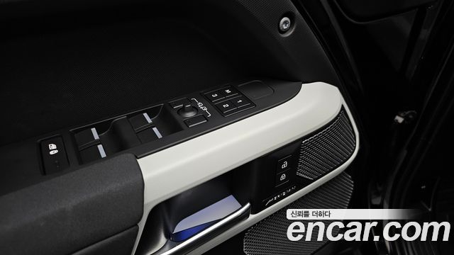 Land Rover Defender (L663) 110 P300 X-Dynamic SE 2023 — фото 24