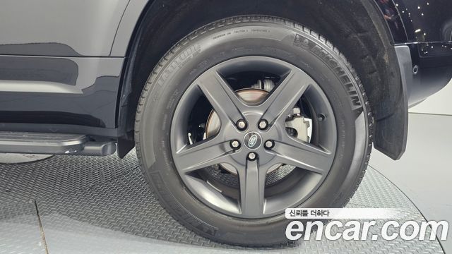 Land Rover Defender (L663) 110 P300 X-Dynamic SE 2023 — фото 27
