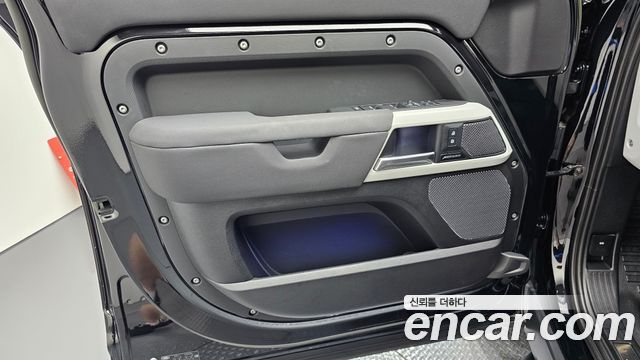 Land Rover Defender (L663) 110 P300 X-Dynamic SE 2023 — фото 30