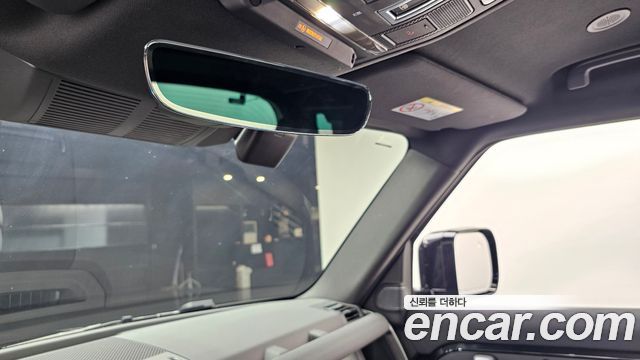Land Rover Defender (L663) 110 P300 X-Dynamic SE 2023 — фото 33