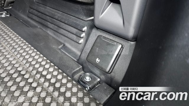 Land Rover Defender (L663) 110 P300 X-Dynamic SE 2023 — фото 42