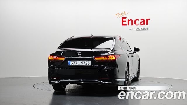 Lexus LS500h (V) 3.5 Platinum AWD 2023 — фото 4