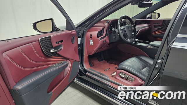 Lexus LS500h (V) 3.5 Platinum AWD 2023 — фото 10