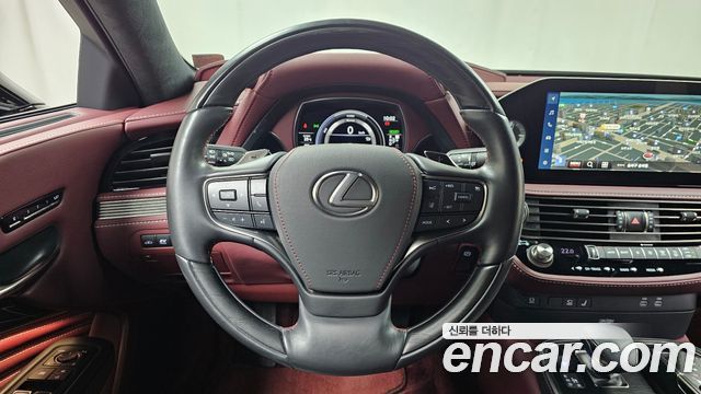 Lexus LS500h (V) 3.5 Platinum AWD 2023 — фото 13