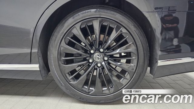 Lexus LS500h (V) 3.5 Platinum AWD 2023 — фото 21