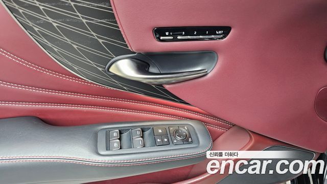 Lexus LS500h (V) 3.5 Platinum AWD 2023 — фото 27