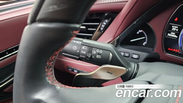 Lexus LS500h (V) 3.5 Platinum AWD 2023 — фото 29