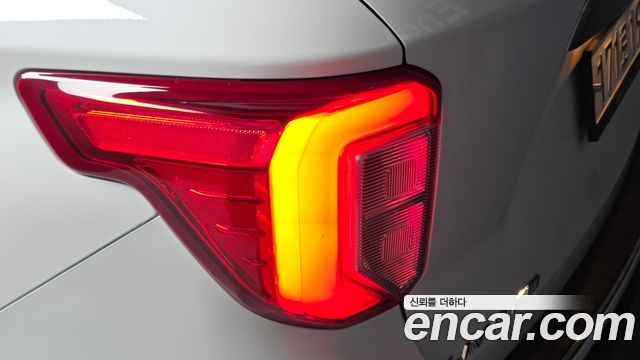 Ford Explorer (VI) 2.3 LimIted 4WD 2020 — фото 23