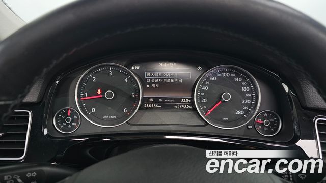Volkswagen Touareg V6 3.0 TDI Bluemotion Premium 7P5 2016 — фото 8