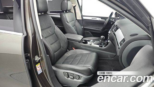Volkswagen Touareg V6 3.0 TDI Bluemotion Premium 7P5 2016 — фото 15