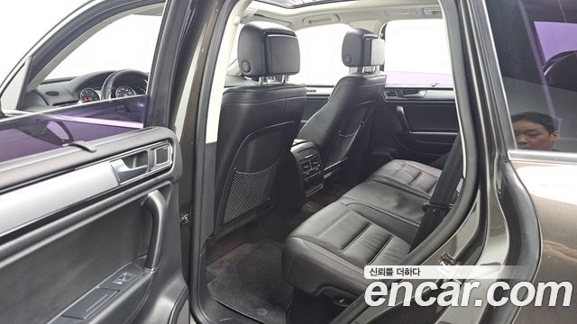 Volkswagen Touareg V6 3.0 TDI Bluemotion Premium 7P5 2016 — фото 16