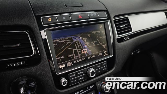 Volkswagen Touareg V6 3.0 TDI Bluemotion Premium 7P5 2016 — фото 18