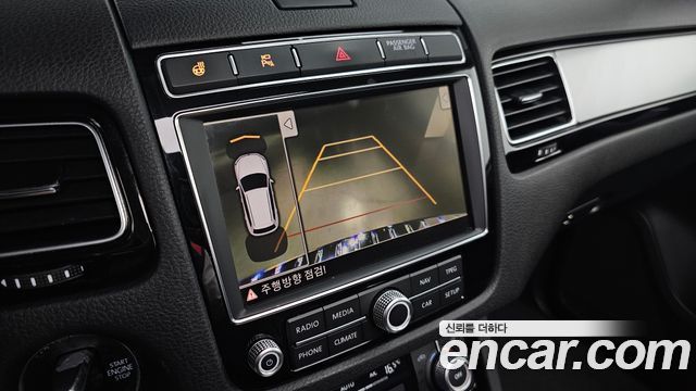 Volkswagen Touareg V6 3.0 TDI Bluemotion Premium 7P5 2016 — фото 19