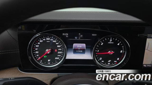 Mercedes-Benz E-Class (W213) E220d 4MATIC Exclusive 2019 — фото 8