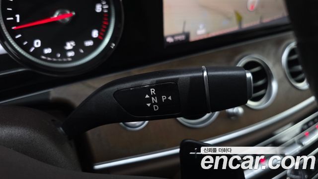 Mercedes-Benz E-Class (W213) E220d 4MATIC Exclusive 2019 — фото 9