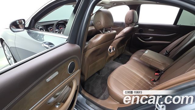 Mercedes-Benz E-Class (W213) E220d 4MATIC Exclusive 2019 — фото 11