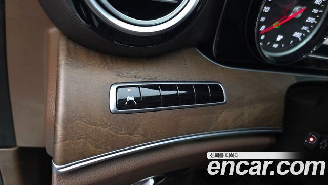 Mercedes-Benz E-Class (W213) E220d 4MATIC Exclusive 2019 — фото 13