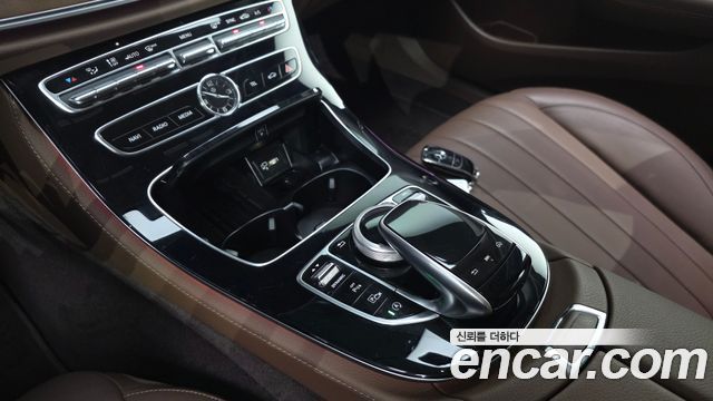 Mercedes-Benz E-Class (W213) E220d 4MATIC Exclusive 2019 — фото 18