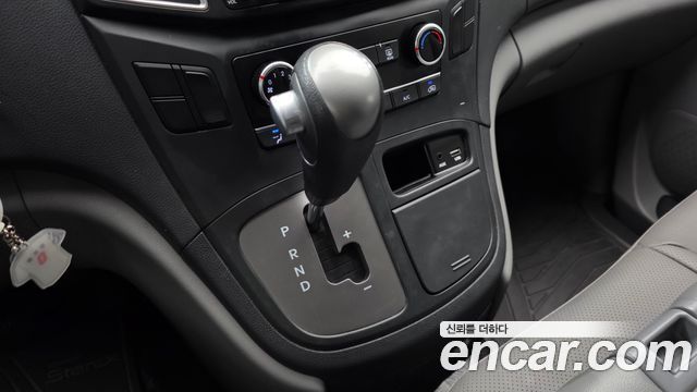 Hyundai Grand Starex Van 3-Seater Style 2021 — фото 9