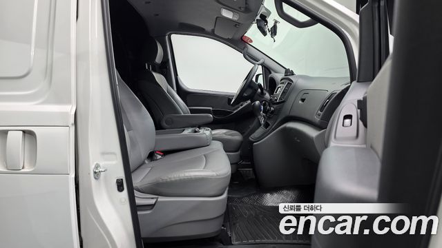 Hyundai Grand Starex Van 3-Seater Style 2021 — фото 12