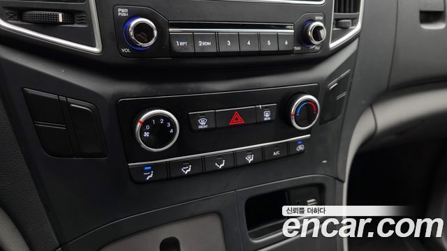 Hyundai Grand Starex Van 3-Seater Style 2021 — фото 15