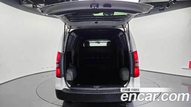 Hyundai Grand Starex Van 3-Seater Style 2021 — фото 20