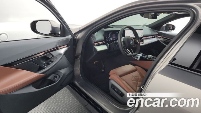 BMW 5 Series (G60) 530e xDrive M Sport 2025 — фото 10