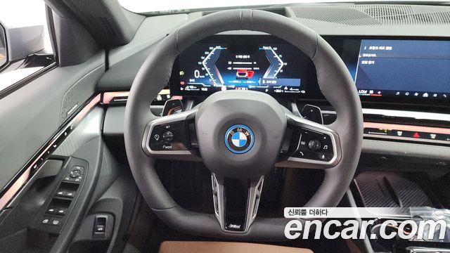BMW 5 Series (G60) 530e xDrive M Sport 2025 — фото 14