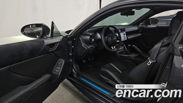 Toyota GR86 2.4 Premium 2025 — фото 10