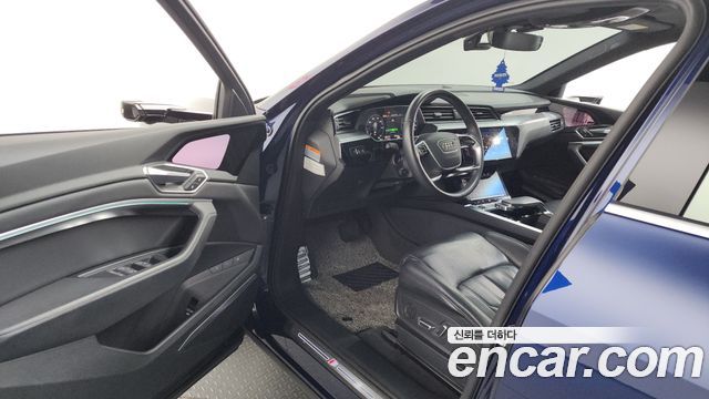 Audi e-tron 55 Quattro Sportback 2022 — фото 10