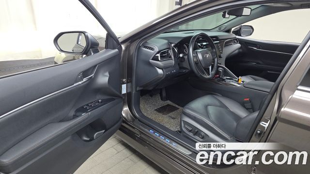 Toyota Camry (XV70) 2.5 2019 — фото 10