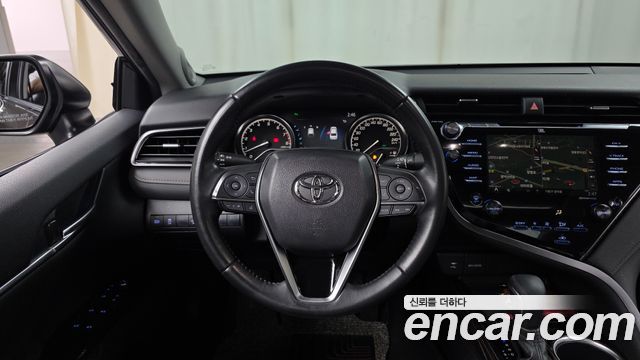 Toyota Camry (XV70) 2.5 2019 — фото 13