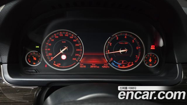 BMW 5 Series (F10) 528i xDrive Luxury 2014 — фото 8