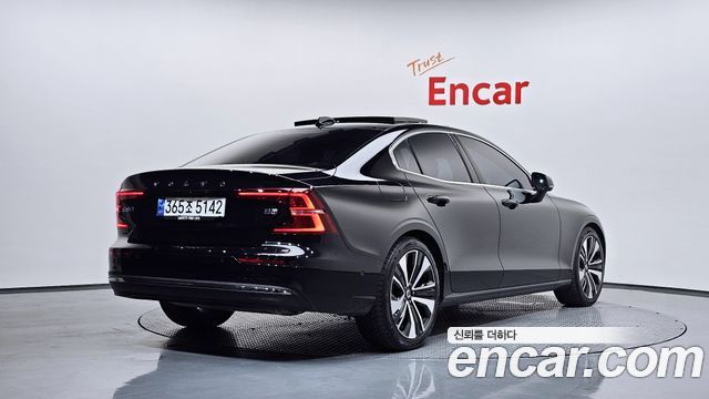 Volvo S60 (III) B5 Ultra Bright 2025 — фото 2
