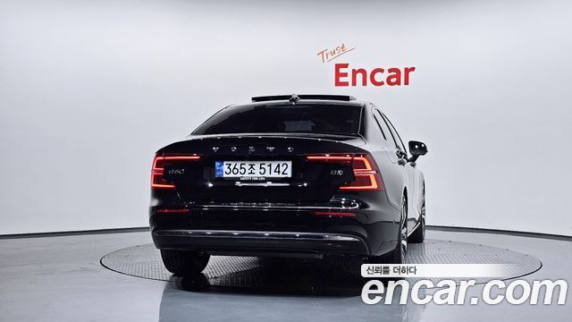 Volvo S60 (III) B5 Ultra Bright 2025 — фото 4