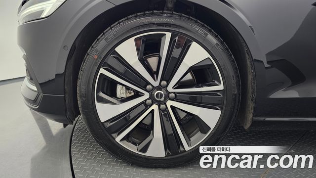 Volvo S60 (III) B5 Ultra Bright 2025 — фото 5