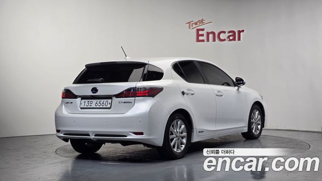 Lexus CT200h 1.8 Compact Trendy ZWA10 2013 — фото 2