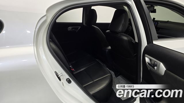 Lexus CT200h 1.8 Compact Trendy ZWA10 2013 — фото 11